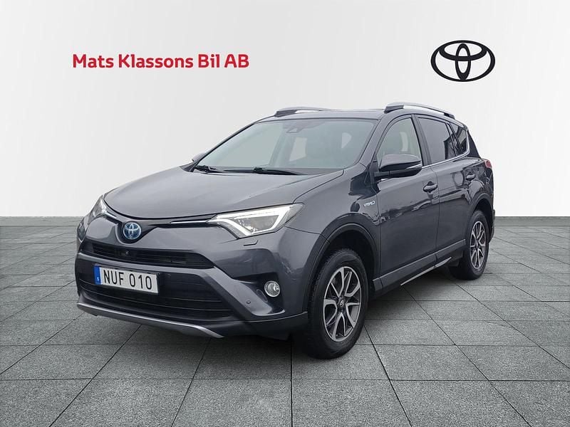 Mörkgrå Begagnad 2017 Toyota RAV4 Hybrid Executive SUV | 219 000 kr (Marknadspris) - Bild 1/4