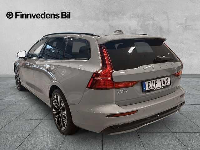 Begagnad Volvo V60 349 HK (256 kW) 2026 Grå Kombi
