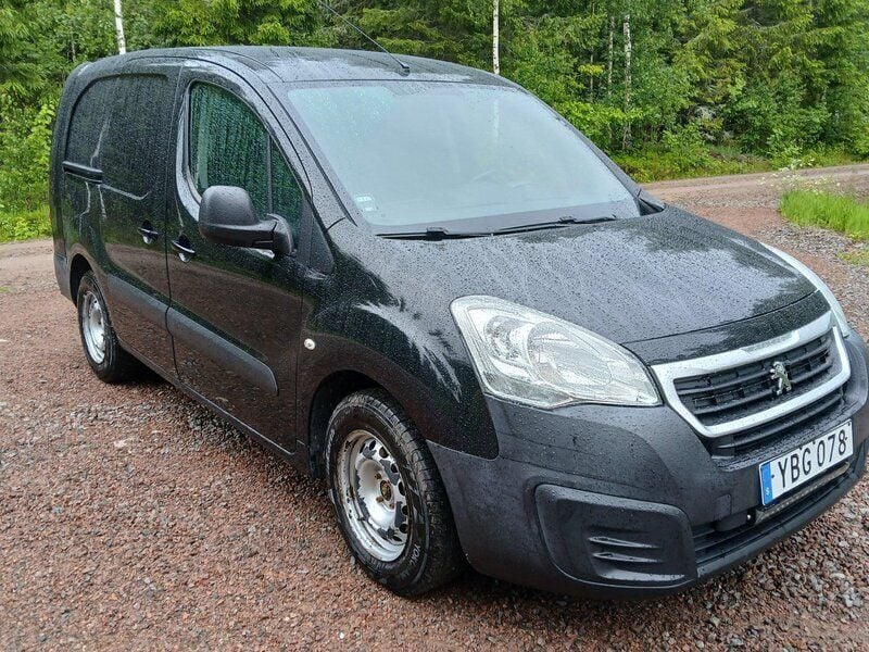 Svart Begagnad 2015 Peugeot Partner Minibuss | 60 000 kr (Bra pris) - Bild 1/4
