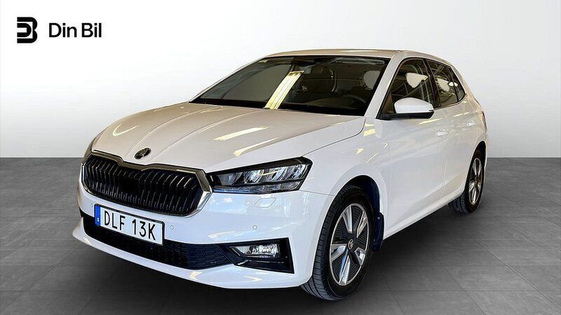Vit Begagnad 2023 Skoda Fabia Style Halvkombi | 219 500 kr (Marknadspris) - Bild 1/4