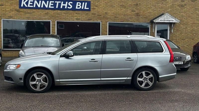 Begagnad Volvo V70 Summum 231 HK (169 kW) 2010 Silver Kombi