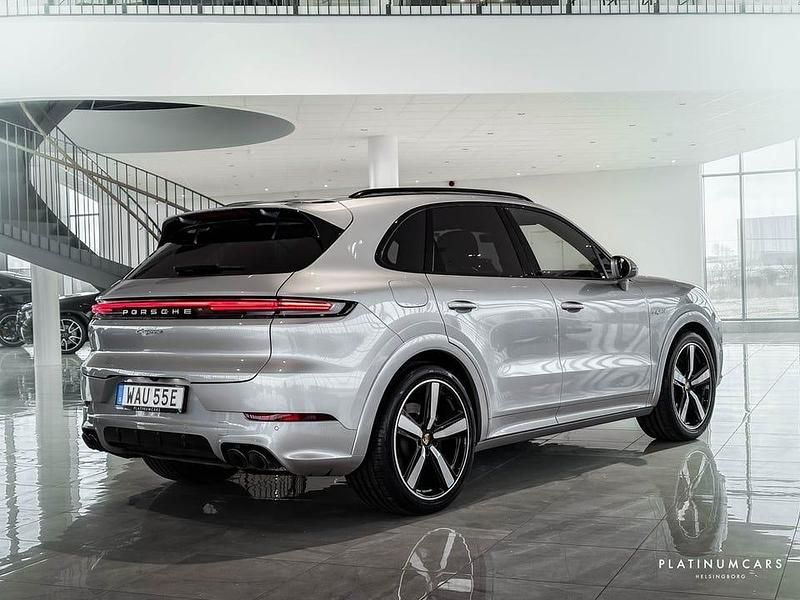 Begagnad Porsche Cayenne 471 HK (346 kW) 2024 Dolomite silver SUV