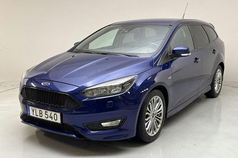 Blå Begagnad 2017 Ford Focus ST-Line Kombi | 79 800 kr (Bra pris) - Bild 1/4