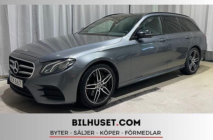 Grå Begagnad 2018 Mercedes E220 AMG line Kombi | 259 900 kr (Bra pris) - Bild 1/4