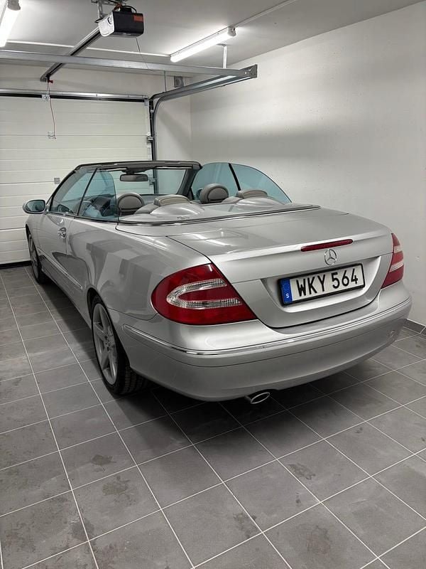 Begagnad Mercedes CLK200 Avantgarde 163 HK (119 kW) 2005 Silver Cab