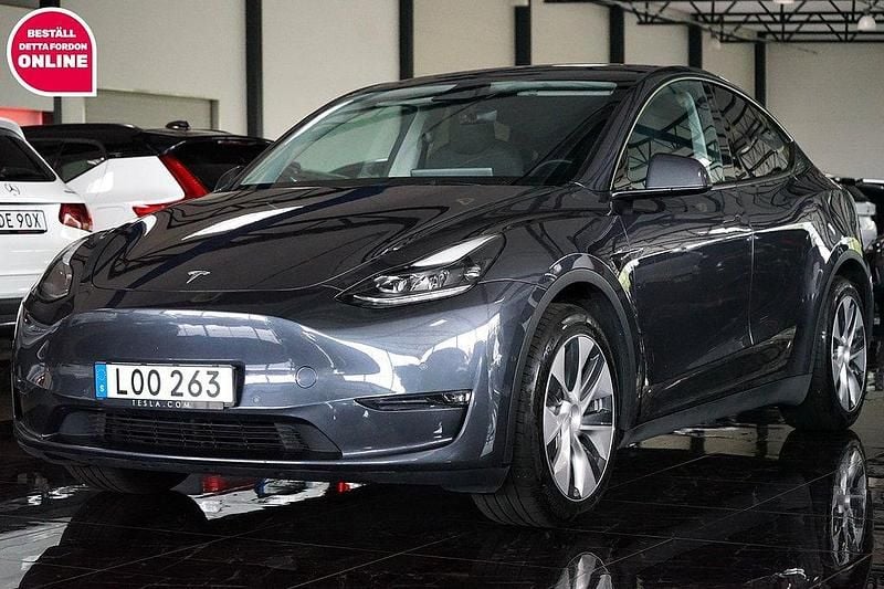 Grå Begagnad 2022 Tesla Model Y Long Range SUV | 359 500 kr - Bild 1/4