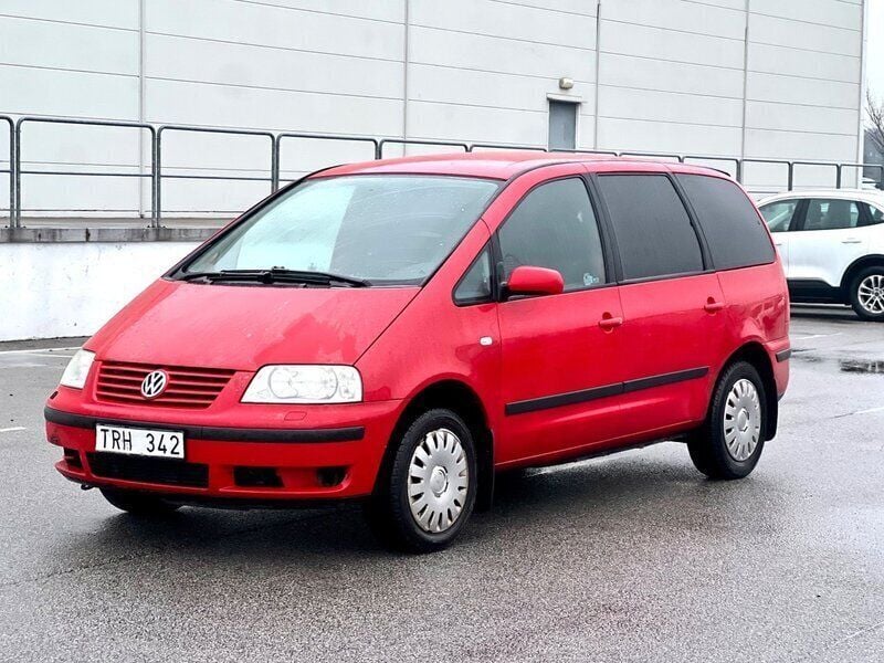 Röd Begagnad 2003 VW Sharan Minibuss | 9 900 kr - Bild 1/4