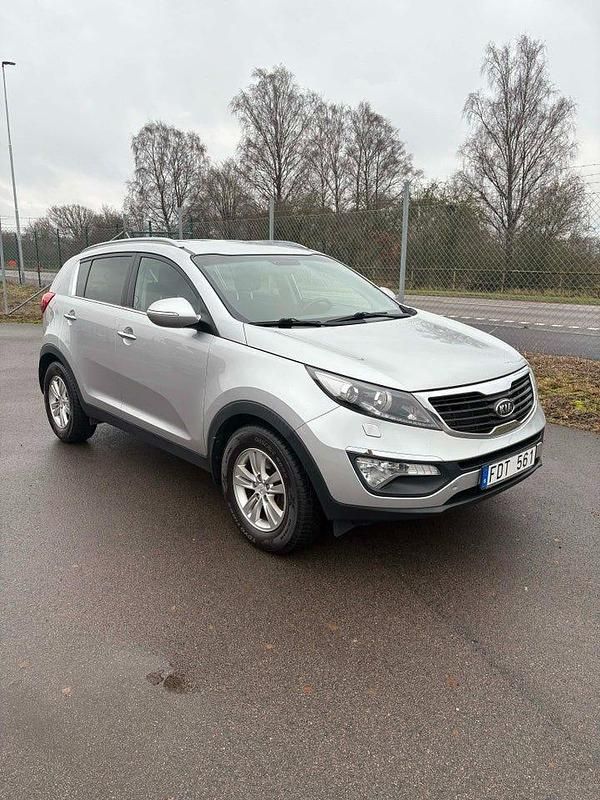 Silver Begagnad 2012 Kia Sportage Comfort SUV | 89 900 kr (Marknadspris) - Bild 1/4