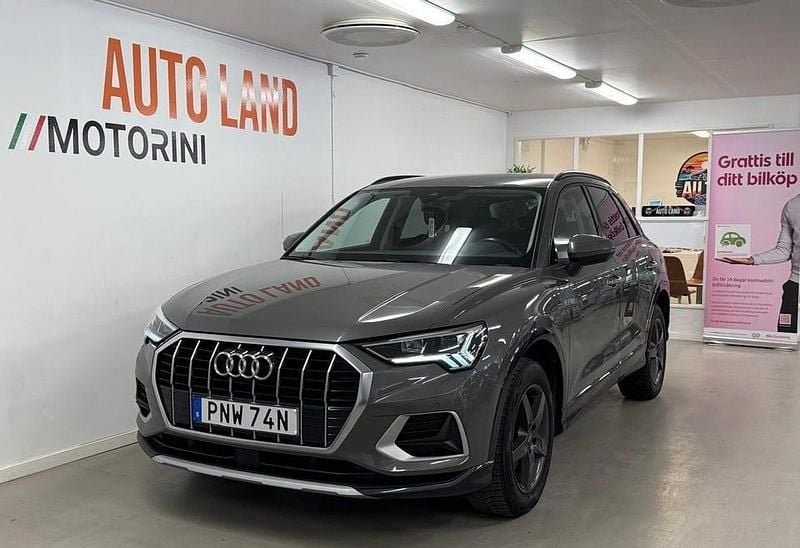 Grå Begagnad 2020 Audi Q3 Advanced SUV | 264 900 kr (Marknadspris) - Bild 1/4