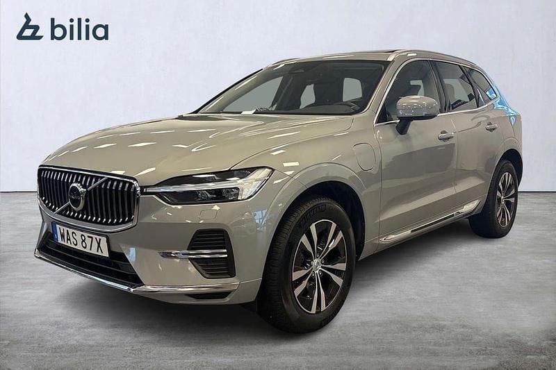 Grå Begagnad 2023 Volvo XC60 Core SUV | 469 900 kr (Marknadspris) - Bild 1/3
