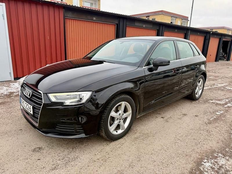Svart metallic Begagnad 2017 Audi A3 | 99 900 kr (Marknadspris) - Bild 1/4