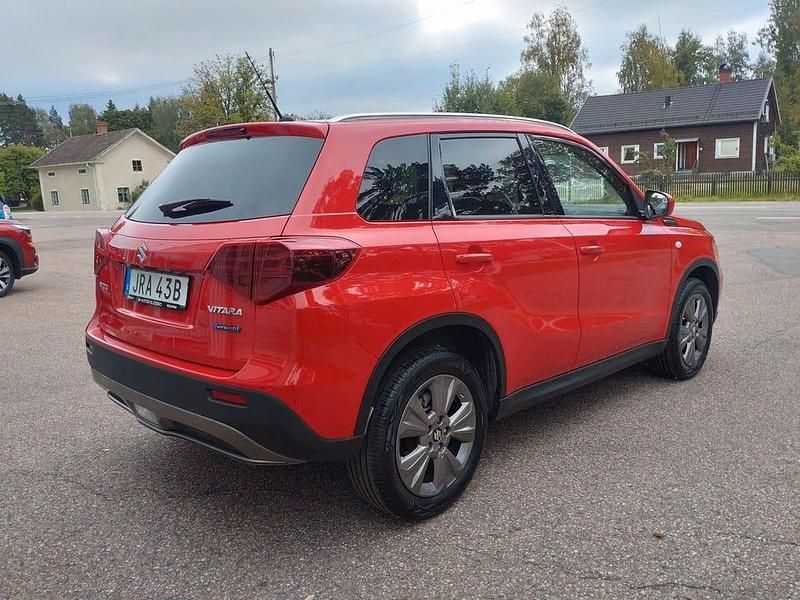 Begagnad Suzuki Vitara 116 HK (85 kW) 2024 Röd SUV