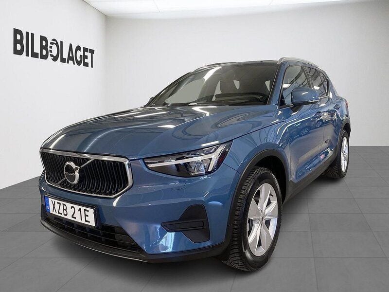 Blå Begagnad 2023 Volvo XC40 Core SUV | 349 500 kr (Bra pris) - Bild 1/4