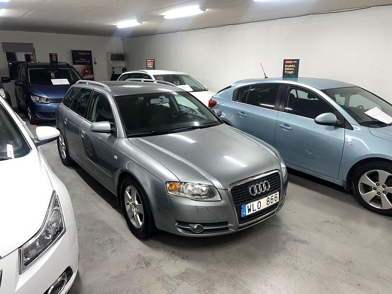 Mörkgrå Begagnad 2004 Audi A4 Comfort Kombi | 28 900 kr (Marknadspris) - Bild 1/4