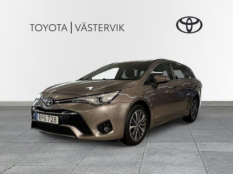 Brun Begagnad 2015 Toyota Avensis Multidrive S Kombi | 169 900 kr (Lite dyr) - Bild 1/4