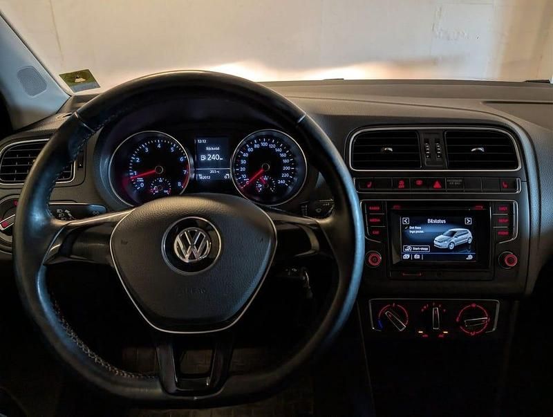Begagnad VW Polo 90 HK (66 kW) 2016 Svart Halvkombi