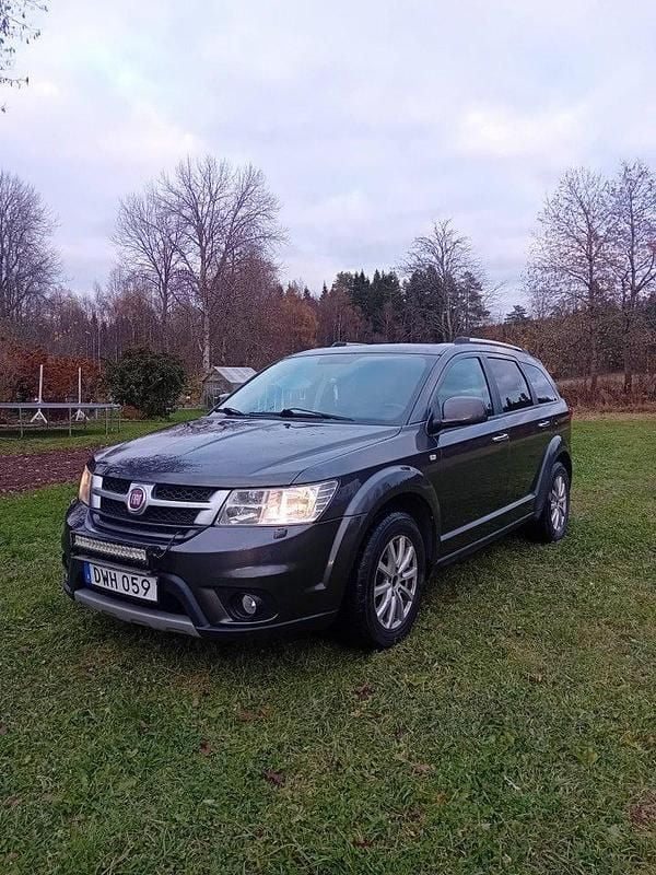 Begagnad Fiat Freemont Sport 170 HK (125 kW) 2015 Grå SUV