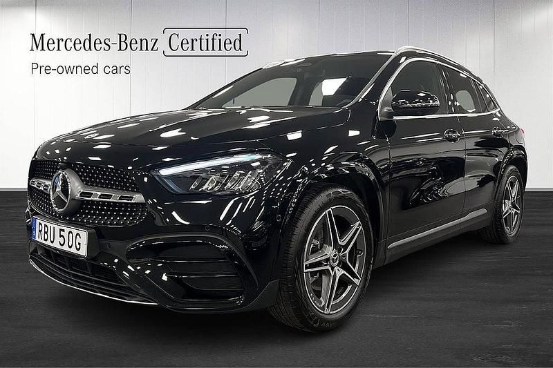 Svart Begagnad 2024 Mercedes GLA200 AMG SUV | 419 000 kr (Marknadspris) - Bild 1/4