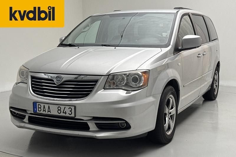 Begagnad Lancia Voyager 163 HK (119 kW) 2012 Grå Minibuss