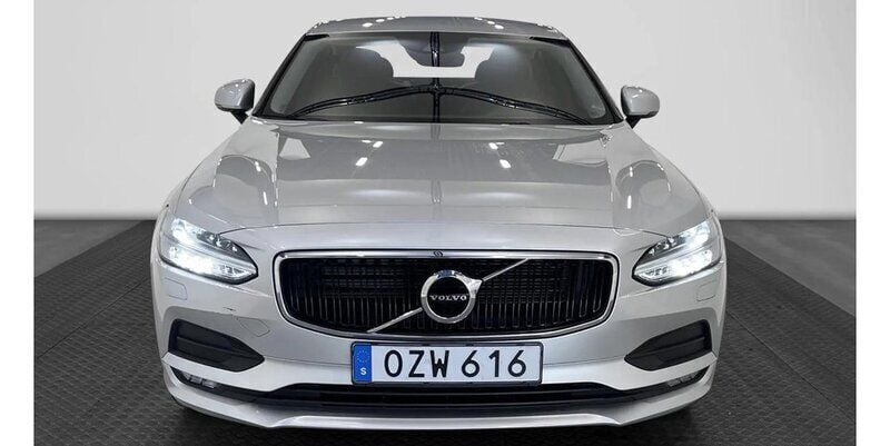 Silver Begagnad 2018 Volvo S90 Momentum Sedan | 200 000 kr (Superpris) - Bild 1/4