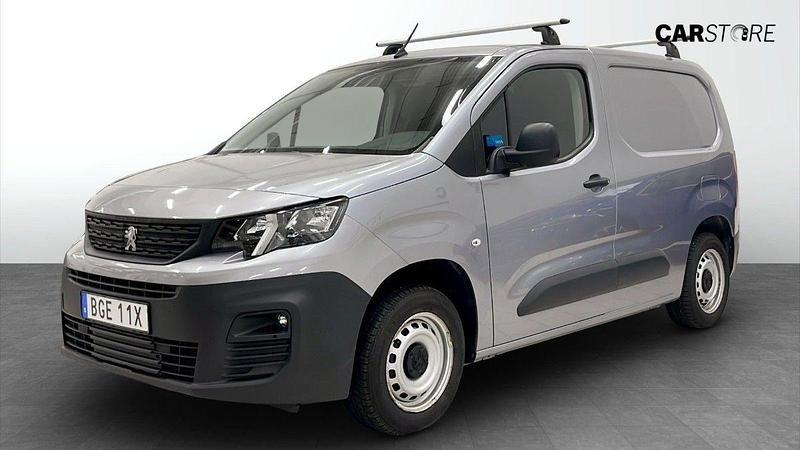 Grå (silver) Begagnad 2020 Peugeot Partner Minibuss | 114 900 kr (Superpris) - Bild 1/4