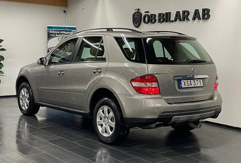 Begagnad Mercedes ML350 272 HK (200 kW) 2006 Silver SUV