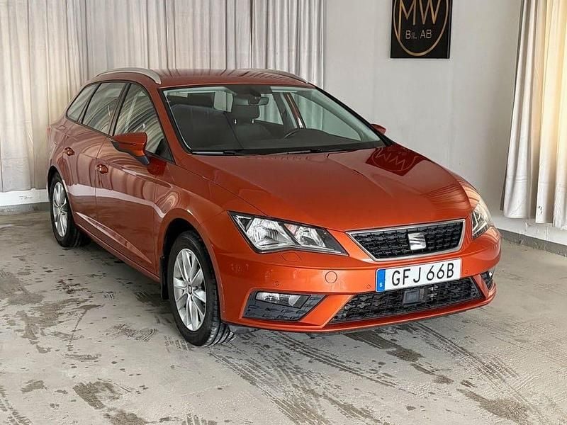 Orange Begagnad 2019 Seat Leon ST Style Kombi | 119 900 kr (Marknadspris) - Bild 1/4