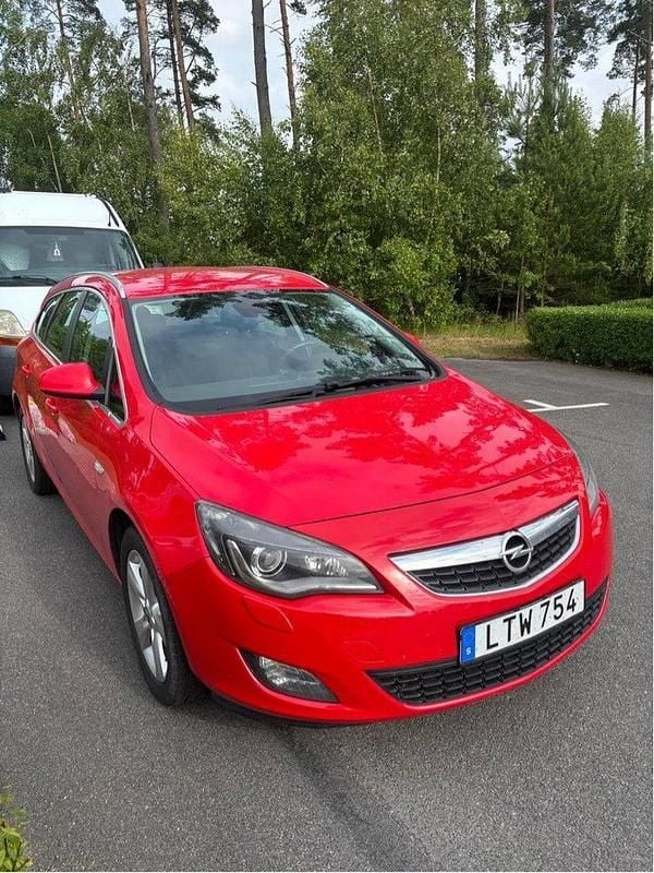 Röd Begagnad 2011 Opel Astra Enjoy Kombi | 45 000 kr (Bra pris) - Bild 1/4