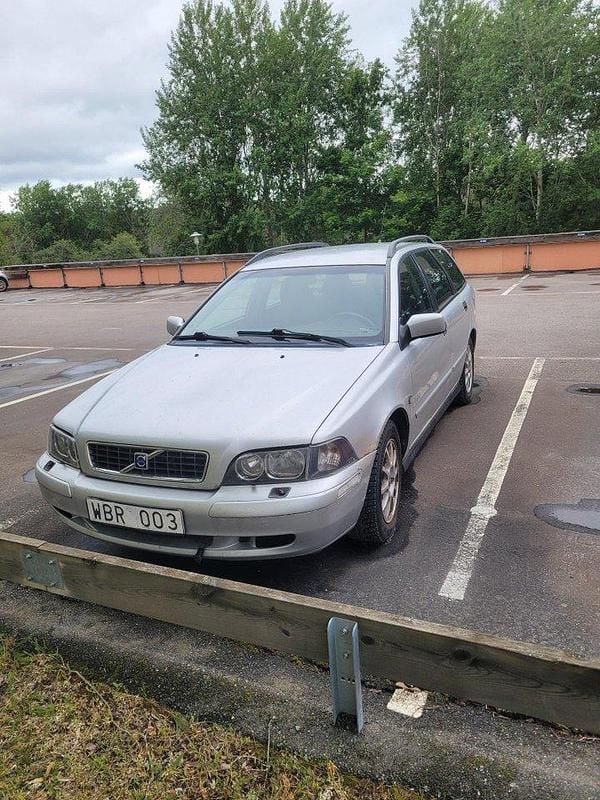 Grå Begagnad 2004 Volvo V40 Kombi | 7 000 kr (Bra pris) - Bild 1/4