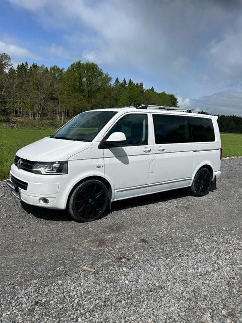 Vit Begagnad 2014 VW Multivan Highline Minibuss | 175 000 kr (Superpris) - Bild 1/4