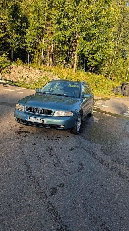 Grön Begagnad 2001 Audi A4 Kombi | 28 900 kr (Marknadspris) - Bild 1/4