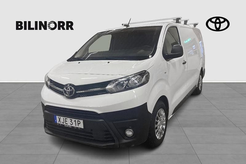 Vit Begagnad 2023 Toyota Proace Comfort Minibuss | 339 900 kr (Marknadspris) - Bild 1/4