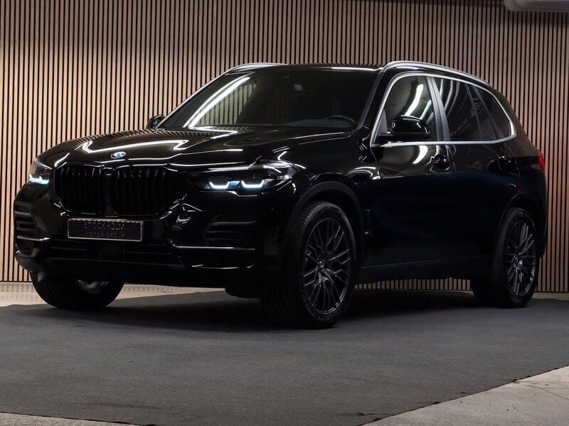 Begagnad 2023 BMW X5 Sport Line SUV | 669 000 kr - Bild 1/4