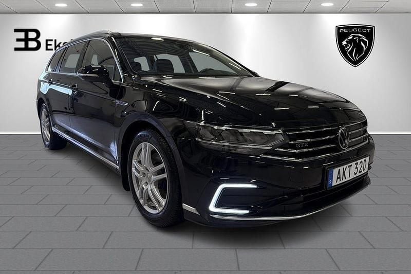 Begagnad VW Passat GTE 218 HK (160 kW) 2022 Svart metallic Kombi