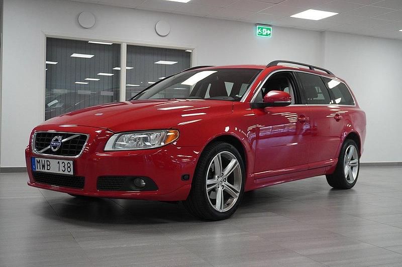 Röd Begagnad 2012 Volvo V70 Momentum Kombi | 125 800 kr (Lite dyr) - Bild 1/4