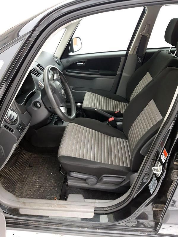 Begagnad Suzuki SX4 120 HK (88 kW) 2011