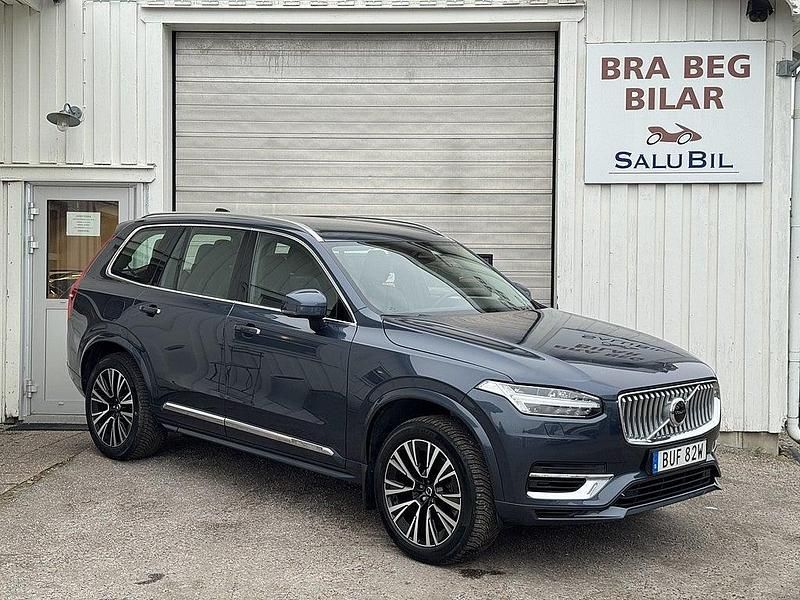 Mörkblå Begagnad 2022 Volvo XC90 Plus SUV | 649 000 kr (Bra pris) - Bild 1/4