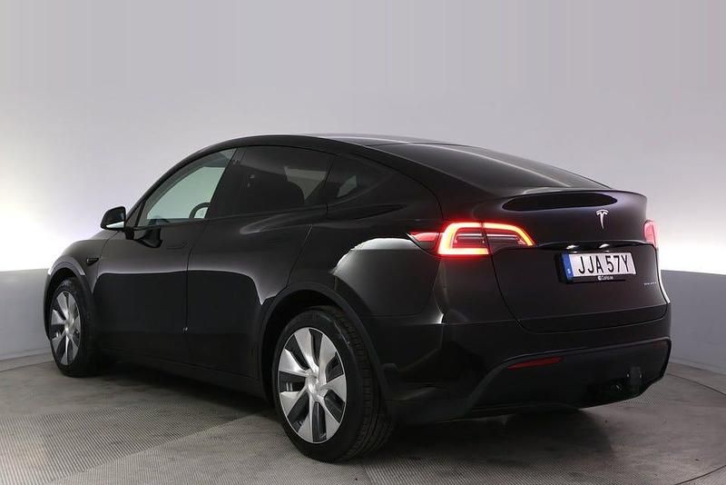 Begagnad Tesla Model Y Long Range AWD 378 kW (514 HK) 2024 Svart SUV