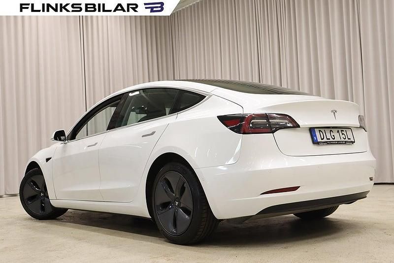 Begagnad Tesla Model 3 Standard Range Plus 190 kW (259 HK) 2020 Vit Sedan