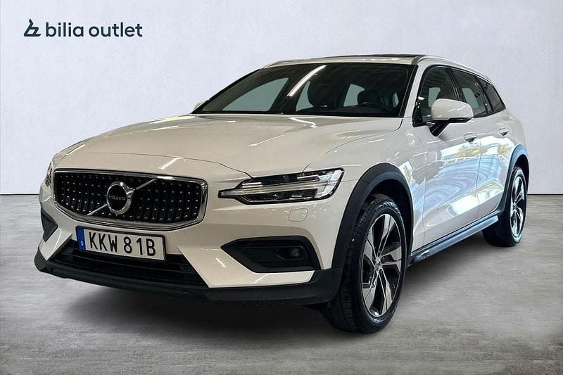 Vit Begagnad 2021 Volvo V60 CC SE Kombi | 339 900 kr (Marknadspris) - Bild 1/4