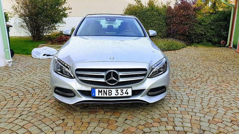 Silver Begagnad 2015 Mercedes C220 Avantgarde Sedan | 191 000 kr (Marknadspris) - Bild 1/4