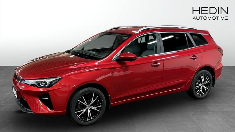 Röd (red) Begagnad 2022 MG MG5 EV Luxury Kombi | 224 900 kr (Marknadspris) - Bild 1/4