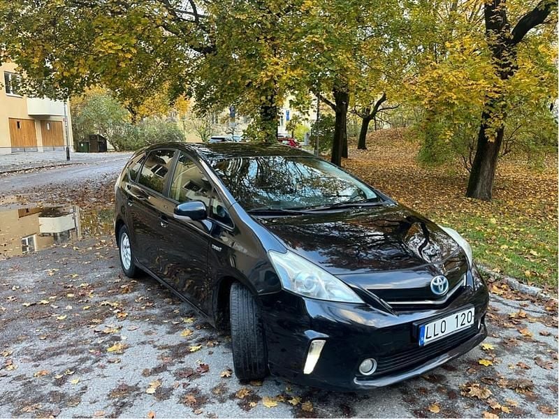 Svart Begagnad 2013 Toyota Prius+ Minibuss | 60 000 kr (Marknadspris) - Bild 1/4