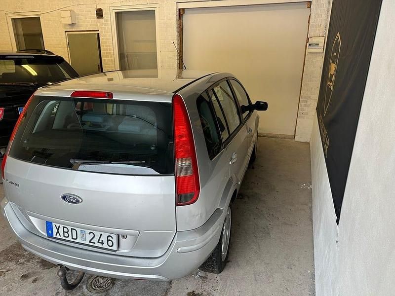 Begagnad Ford Fusion 80 HK (58 kW) 2005 Silver Halvkombi