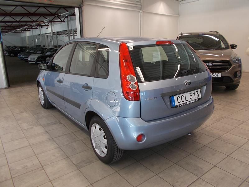 Begagnad Ford Fiesta 2007 Blå
