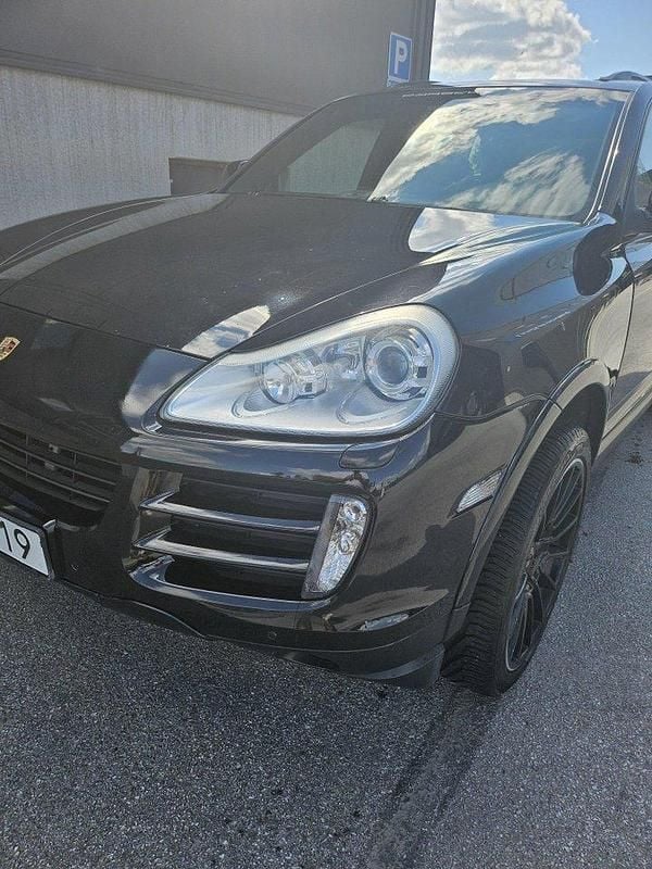 Svart Begagnad 2009 Porsche Cayenne GTS SUV | 115 000 kr - Bild 1/4