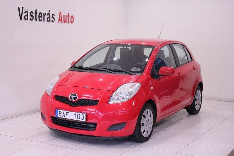 Röd Begagnad 2009 Toyota Yaris Halvkombi | 59 900 kr (Marknadspris) - Bild 1/4