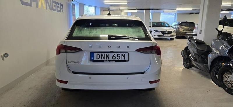 Begagnad Skoda Octavia G-TEC Ambition 131 HK (96 kW) 2022 Vit Kombi