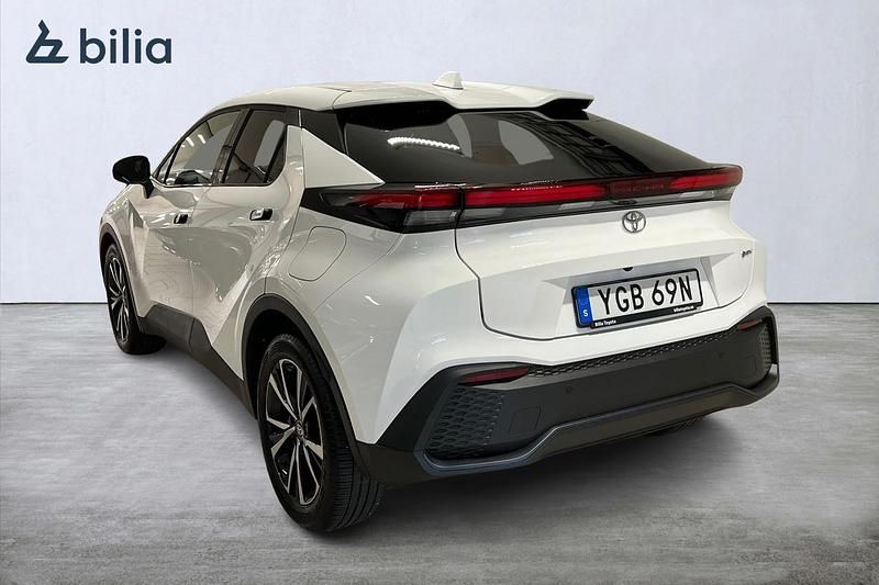 Begagnad Toyota C-HR Style 141 HK (103 kW) 2024 Vit SUV