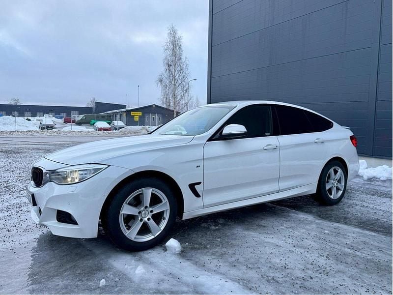 Vit Begagnad 2016 BMW 320 Gran Turismo M Sport Halvkombi | 180 000 kr (Bra pris) - Bild 1/4